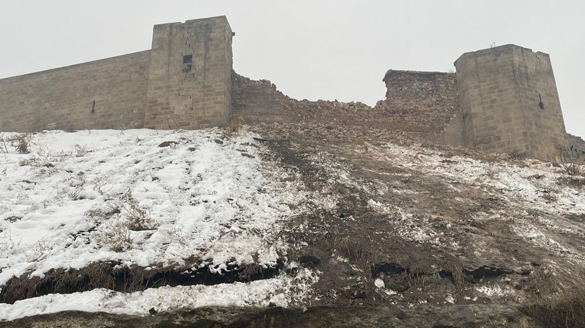 Gaziantep Kalesi hasar gördü