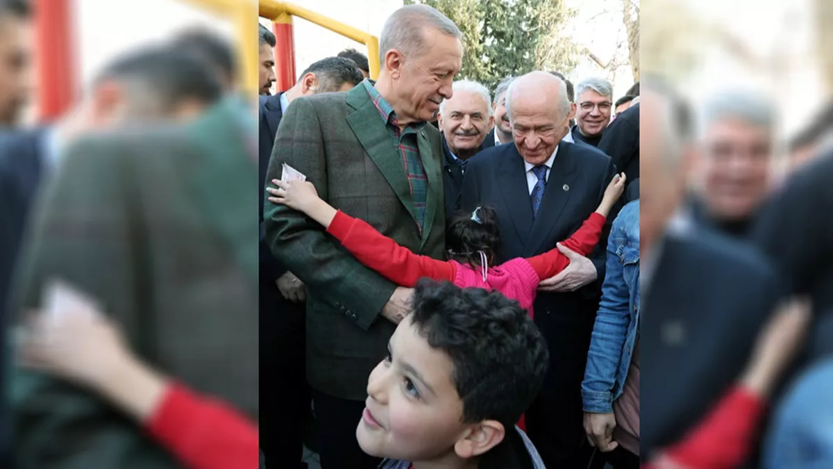 Cumhurbaşkanı Erdoğan ve  MHP Lideri Bahçeli'ye sarılan minik Eylül'ün hayali gerçek oldu