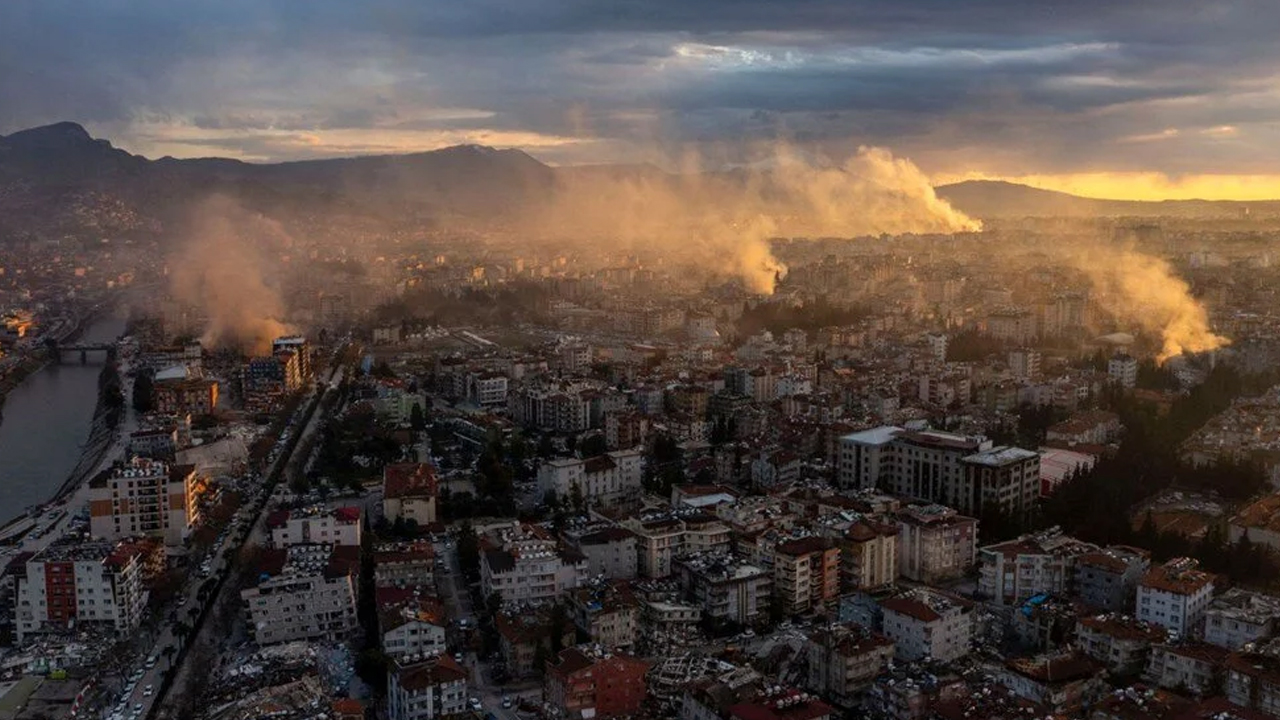 Deprem bölgesinden çarpıcı fotoğraflar