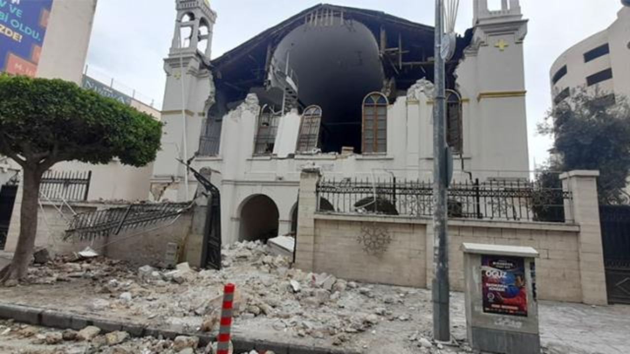 Tarihi Antakya Rum Ortadoks Kilisesi'nin büyük bir bölümü yıkıldı