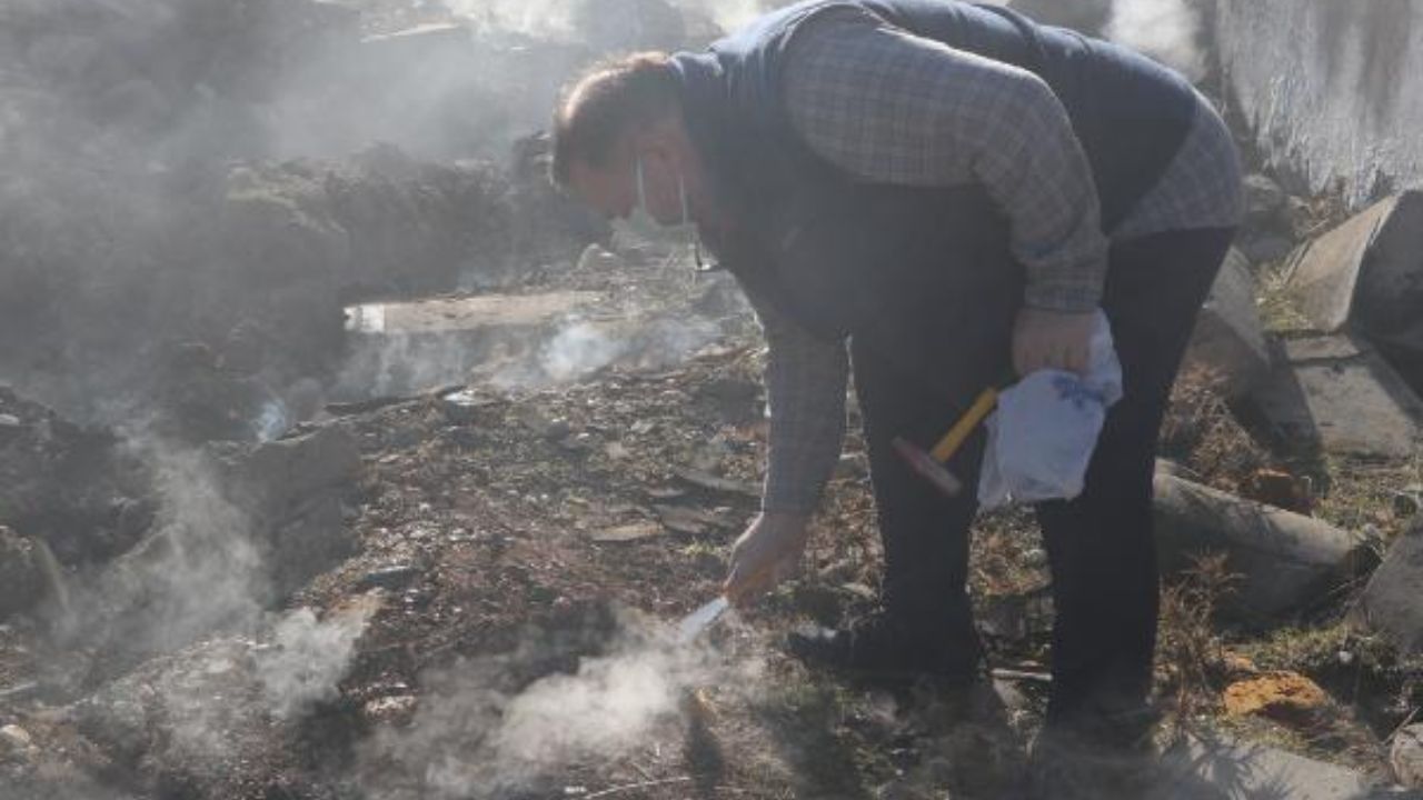 Yer altından çıkan duman 18 gündür tütüyor! Uzmanlar bölgeye geldi 