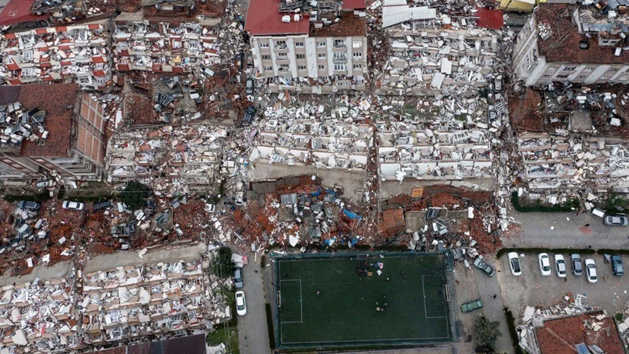 Binalar yerle bir oldu! Deprem bölgesinden çarpıcı fotoğraflar