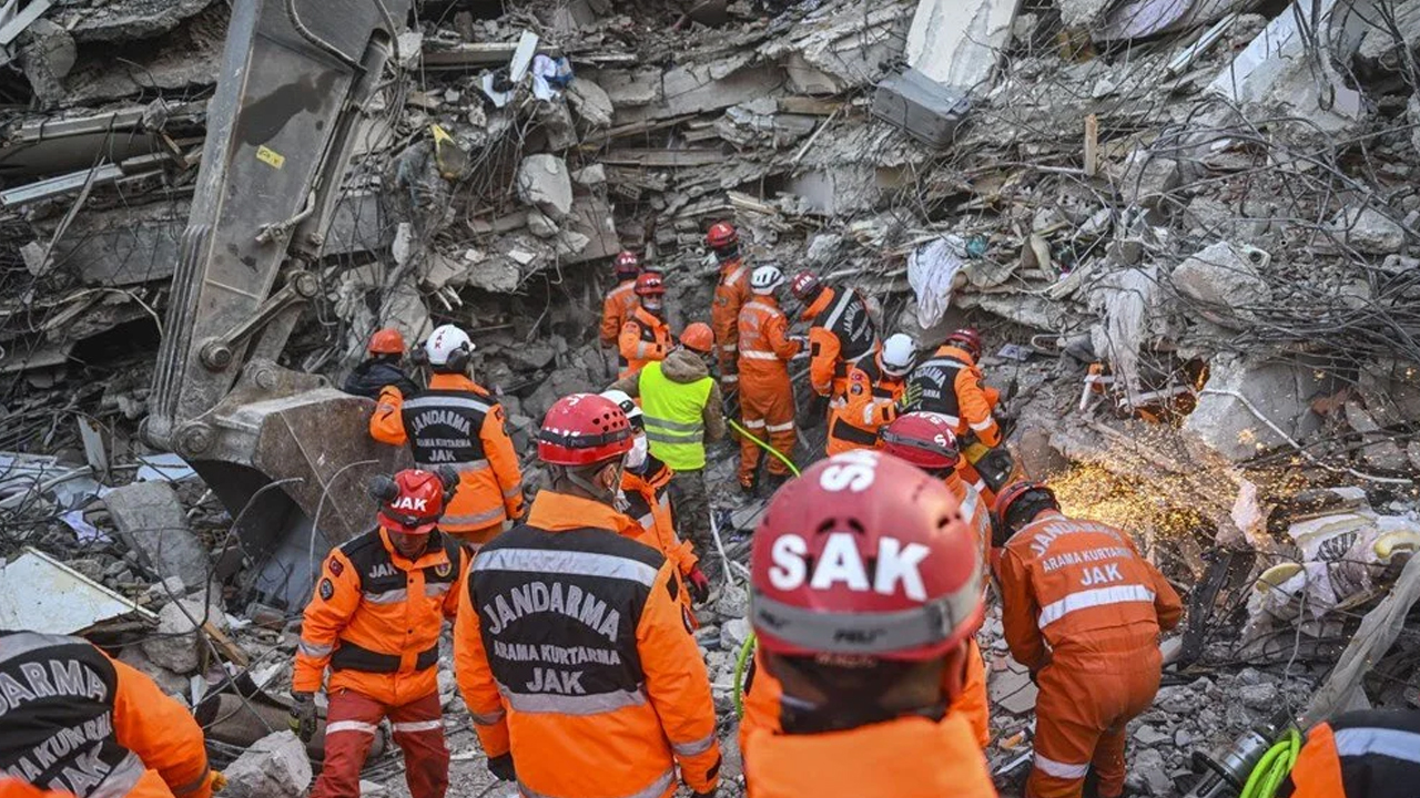 Son dakika! Kahramanmaraş merkezli depremlerde can kaybı 42 bini aştı