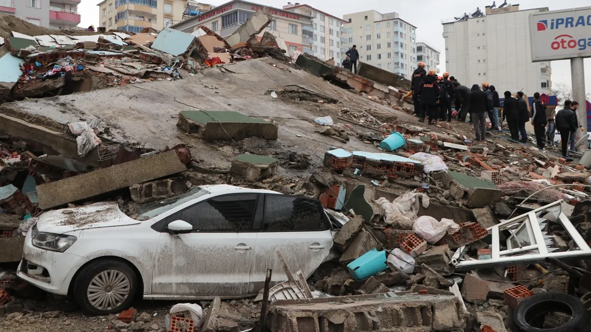 ''Kahramanmaraş'taki deprem beklenen büyük İstanbul depremini tetikler mi?'' sorusuna cevap