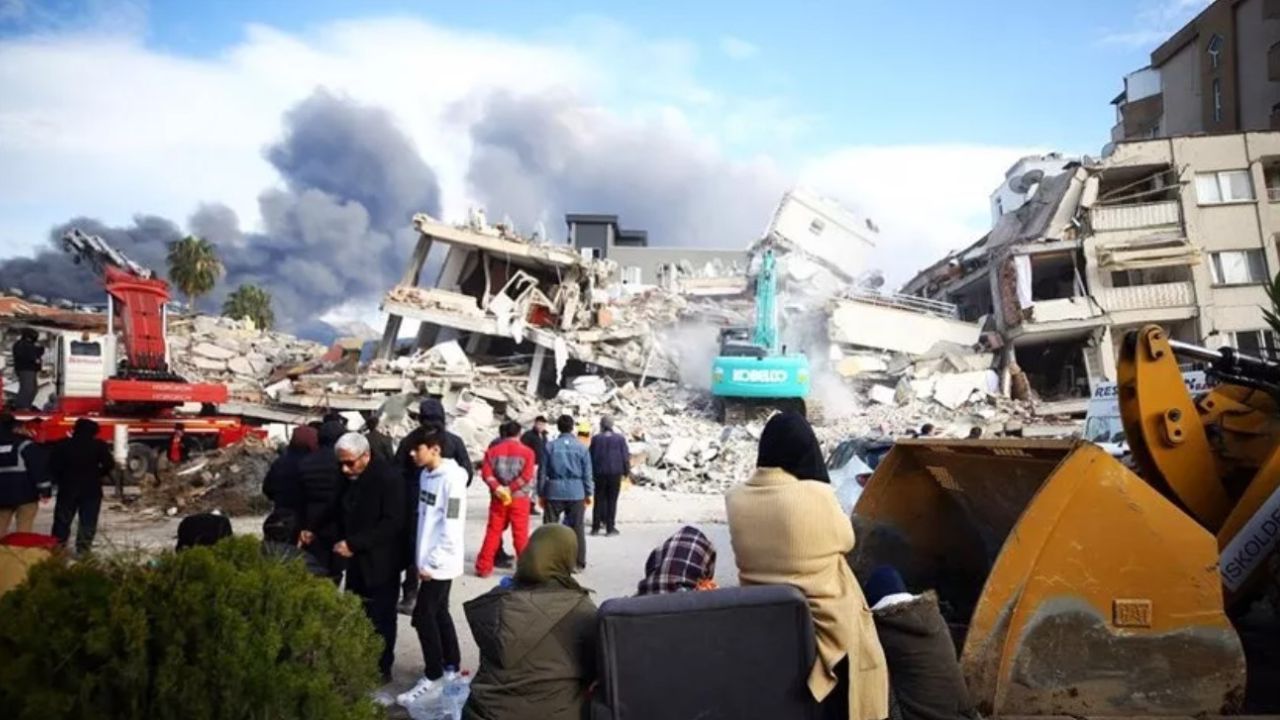 Kosova'da Türkiye'deki depremler nedeniyle 1 günlük ulusal yas ilan edildi