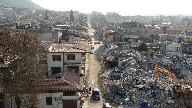 Afetzedeler eşyalarını almak için hasarlı binalara girebilir mi?