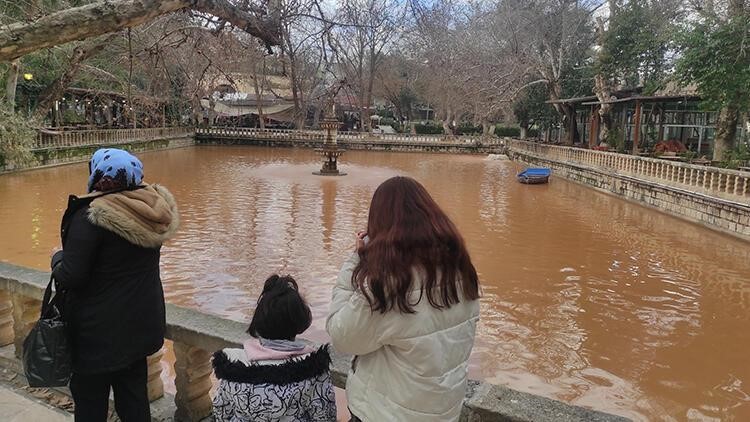 Balıklıgöl'ün suyu deprem sonrası çamur rengine döndü