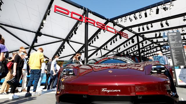 Sıfır bir Porsche yanlışlıkla onda biri fiyata satışa konuldu