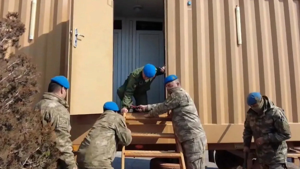 TSK deprem bölgesi için seferber! Yüzlerce seyyar tuvalet ve banyo kuruldu