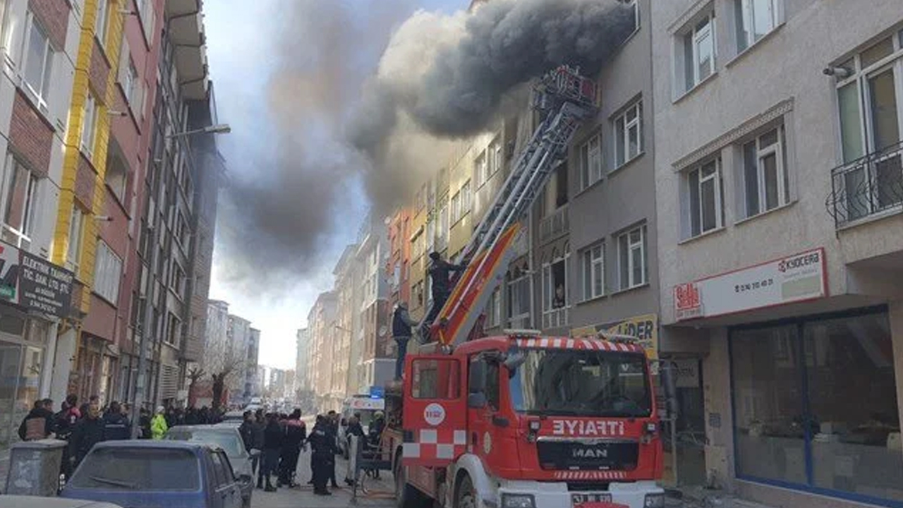 Depremden kurtulup yangında hayatını kaybetti