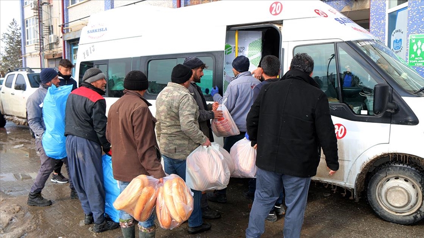 İç Anadolu'dan deprem bölgesine yardımlar devam ediyor