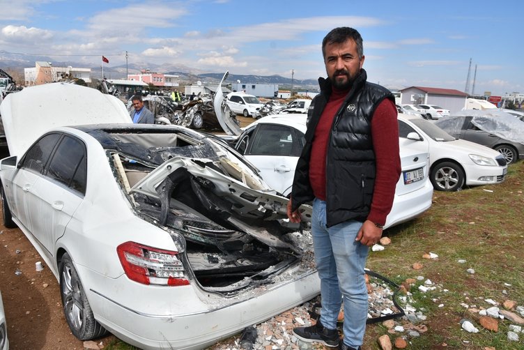 Depremden önce milyonerdi; Şimdi hurdalıklarda borcunu ödemek için bekliyor