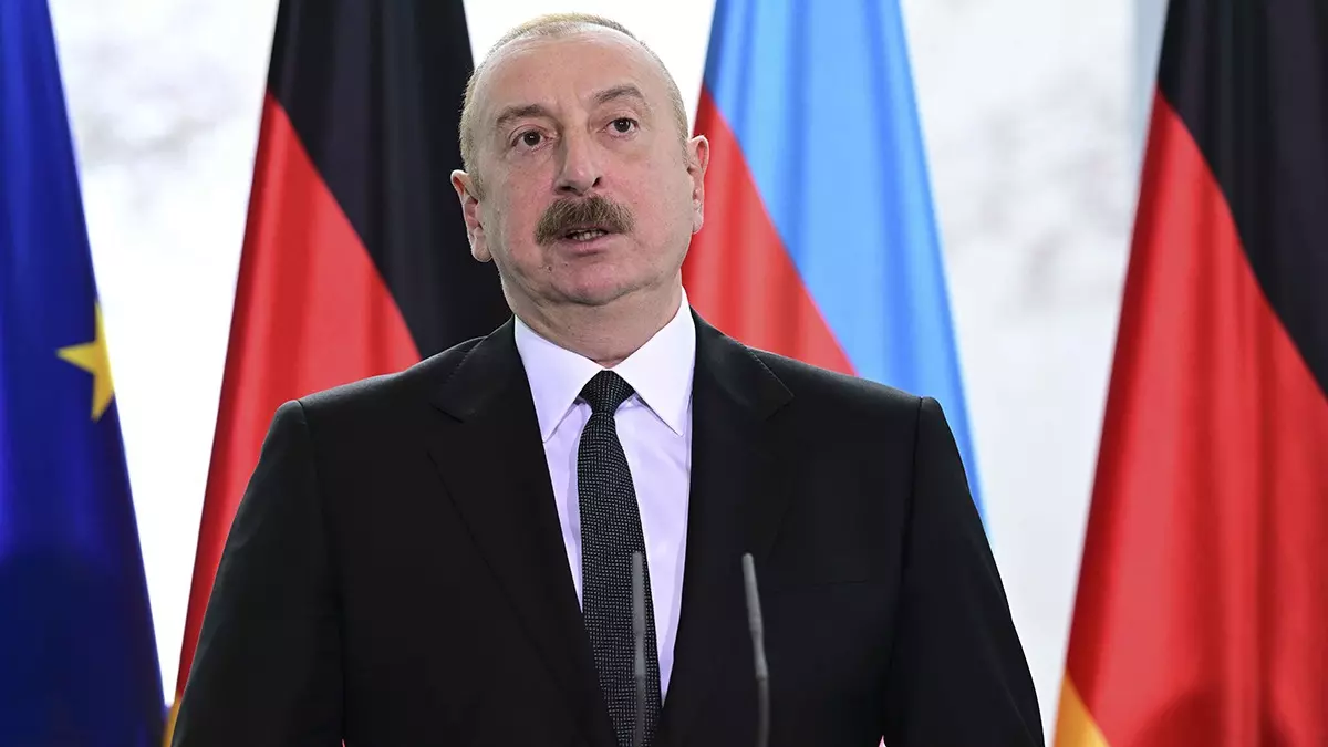 Aliyev'den Ermenistan'a gözdağı: Uyarıyoruz, bu kirli işlerden kaçının
