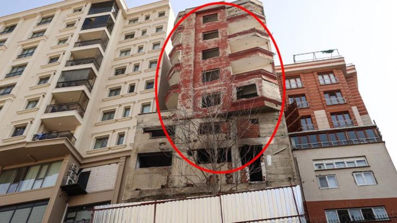 Görüntüsüyle gündem olan o bina yıkıldı