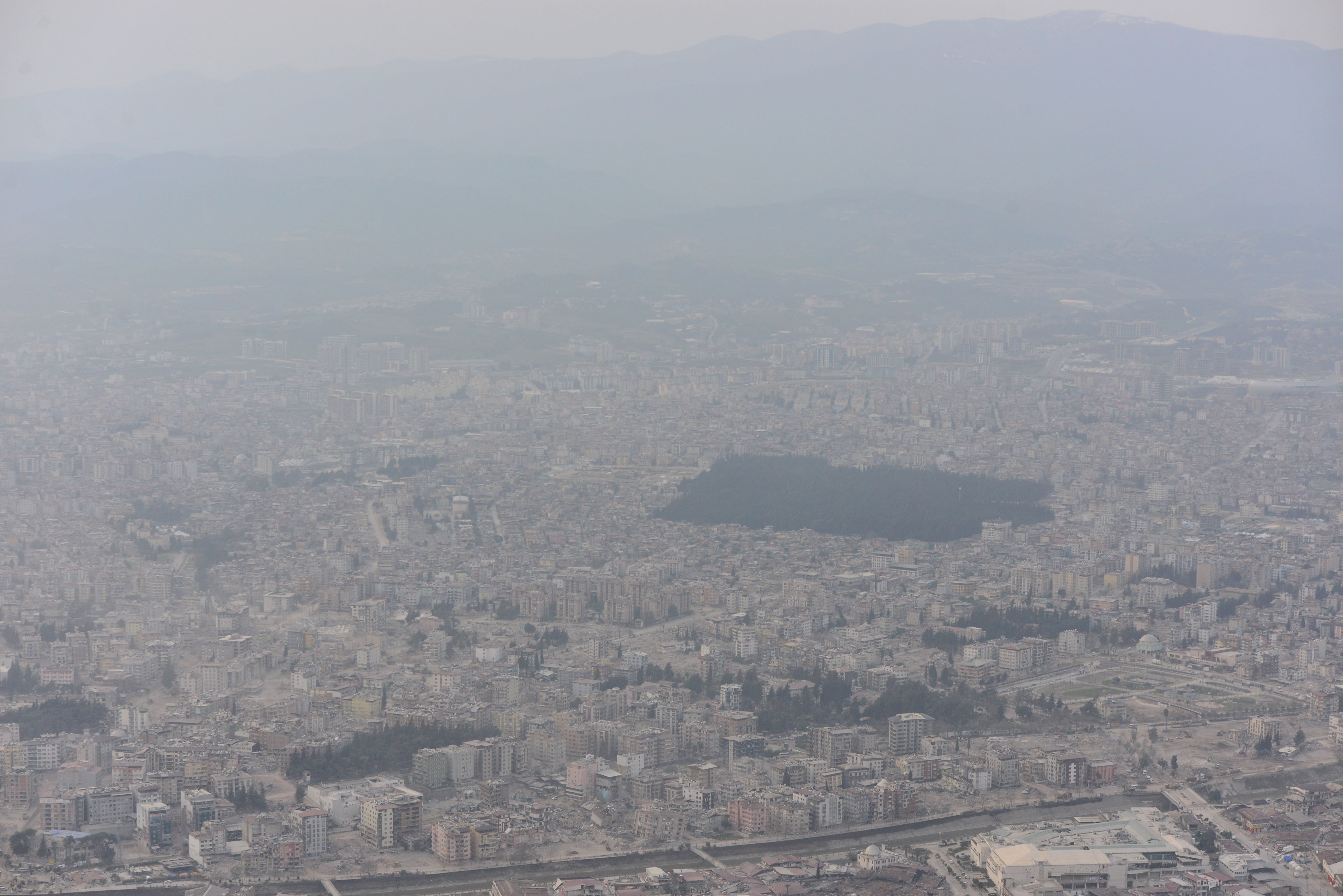 Hatay, enkaz tozu altında