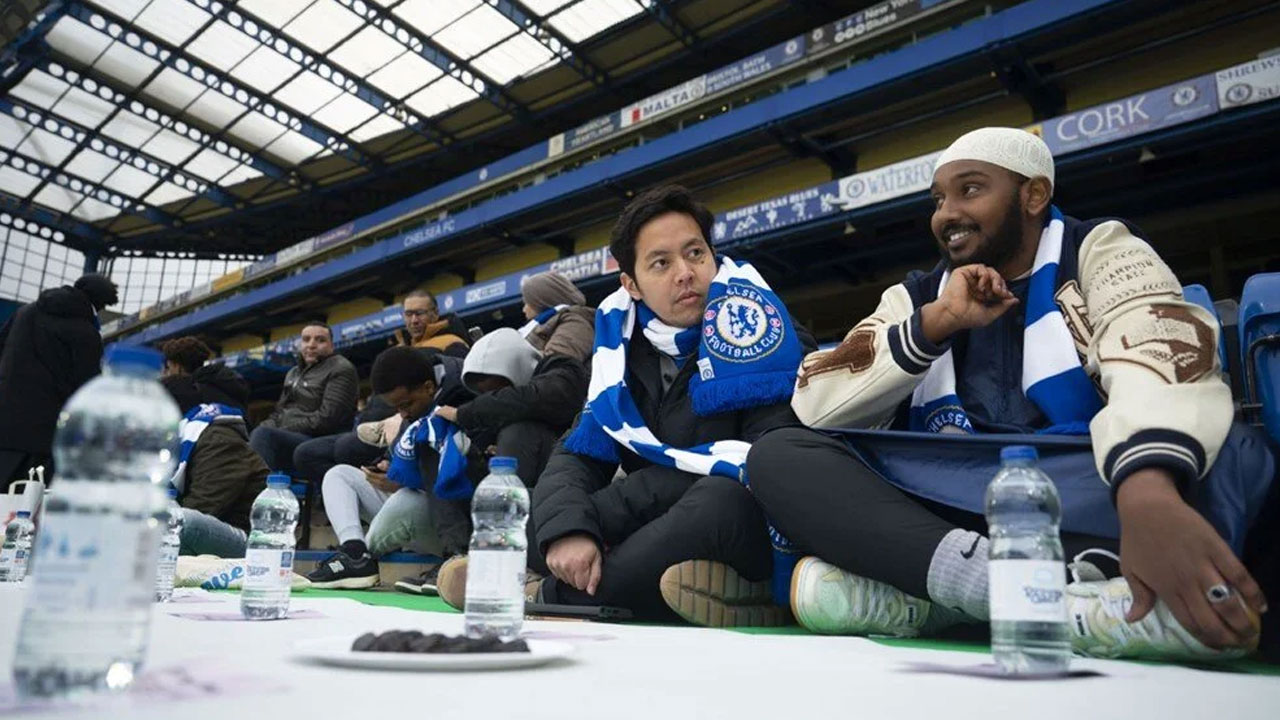 Premier Lig tarihinde ilk: Chelsea, stadında iftar verdi