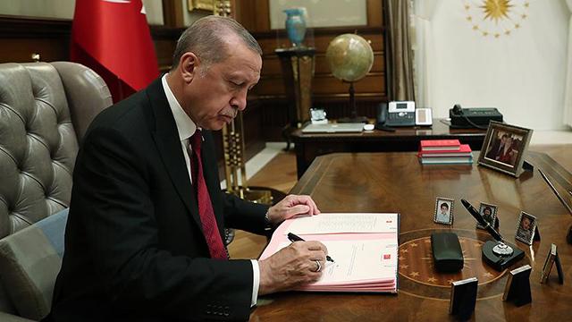 Cumhurbaşkanı Erdoğan 12 üniversiteye rektör atadı