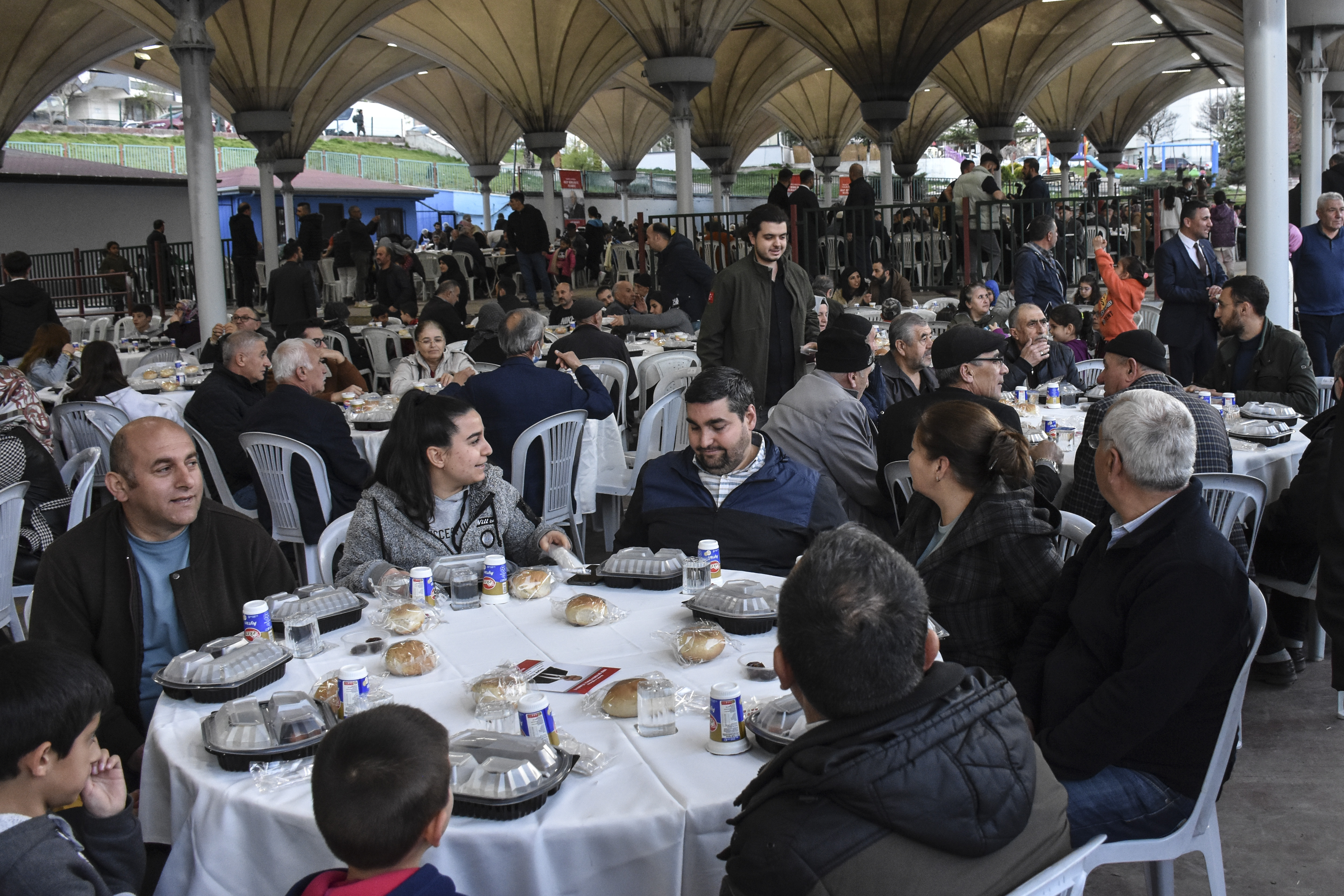 MHP Genel Başkan Yardımcısı Yıldırım, vatandaşlarla iftarda buluştu