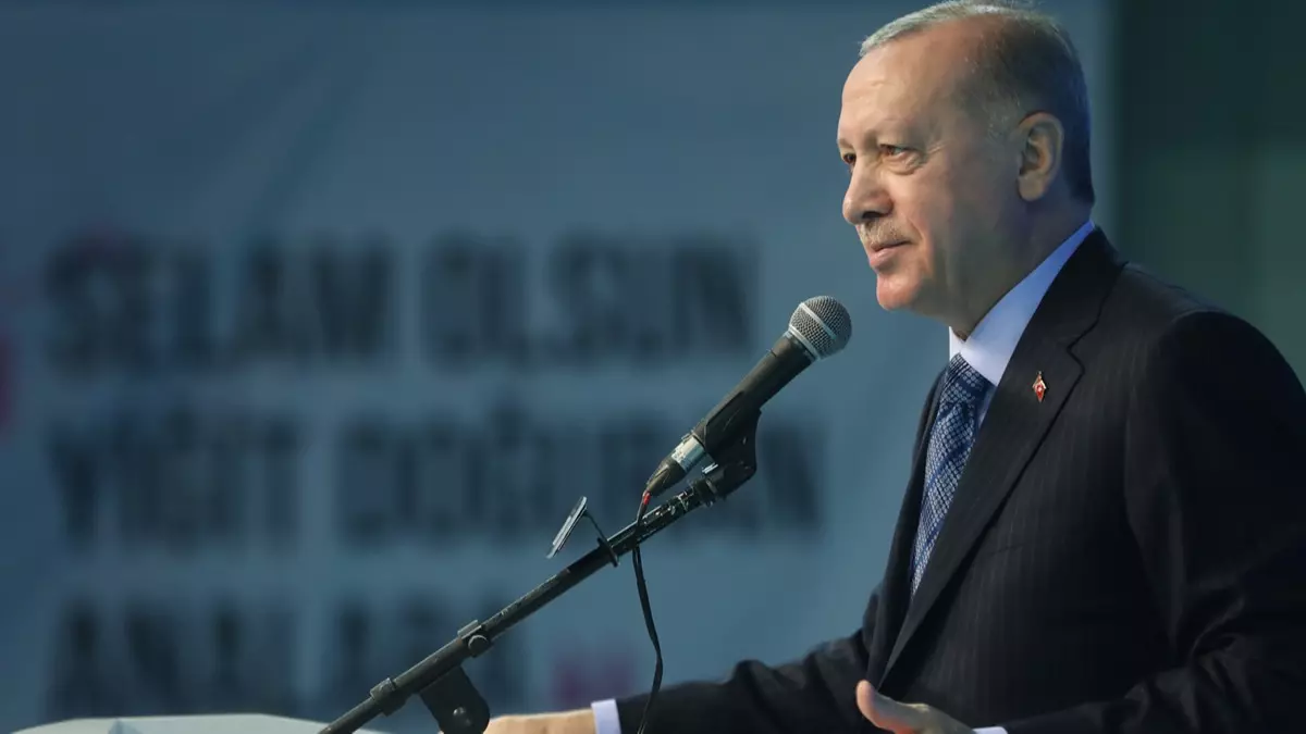 Cumhurbaşkanı Erdoğan: Biz başkaları gibi sanal gündemlerin peşinden koşmuyoruz!