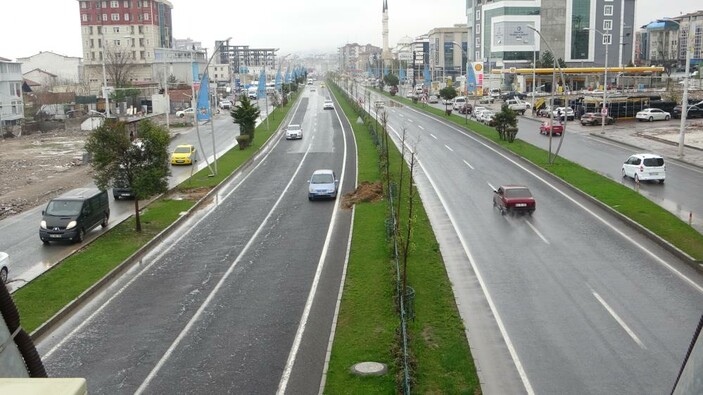 Depremin vurduğu Malatya yağmura teslim oldu: Cadde ve sokaklarda su birikintisi oluştu