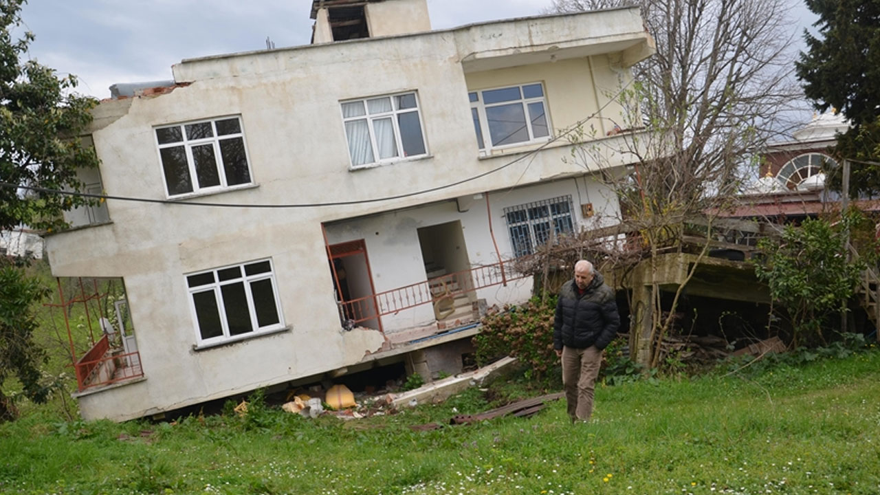 Ordu'da heyelan! Bina yan yattı