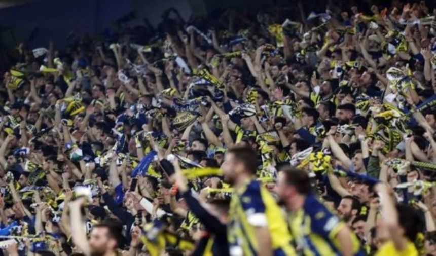 Fenerbahçe'nin yeni sezonda giyeceği iddia edilen forma ortalığı fena karıştırdı: Şaka mı bu?