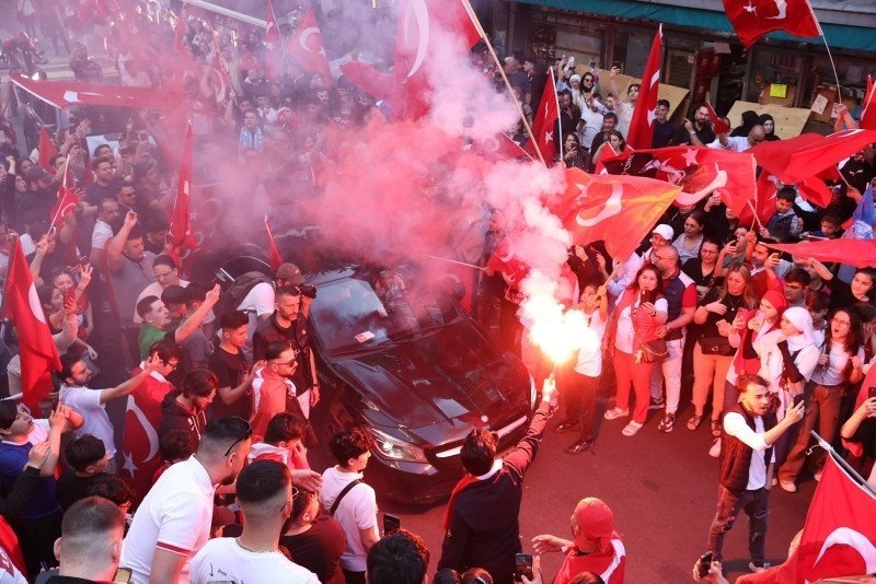 Tarihi zaferin coşkusu sınırları aştı! Dünyanın dört bir yanında Cumhurbaşkanı Erdoğan'a sevgi seli