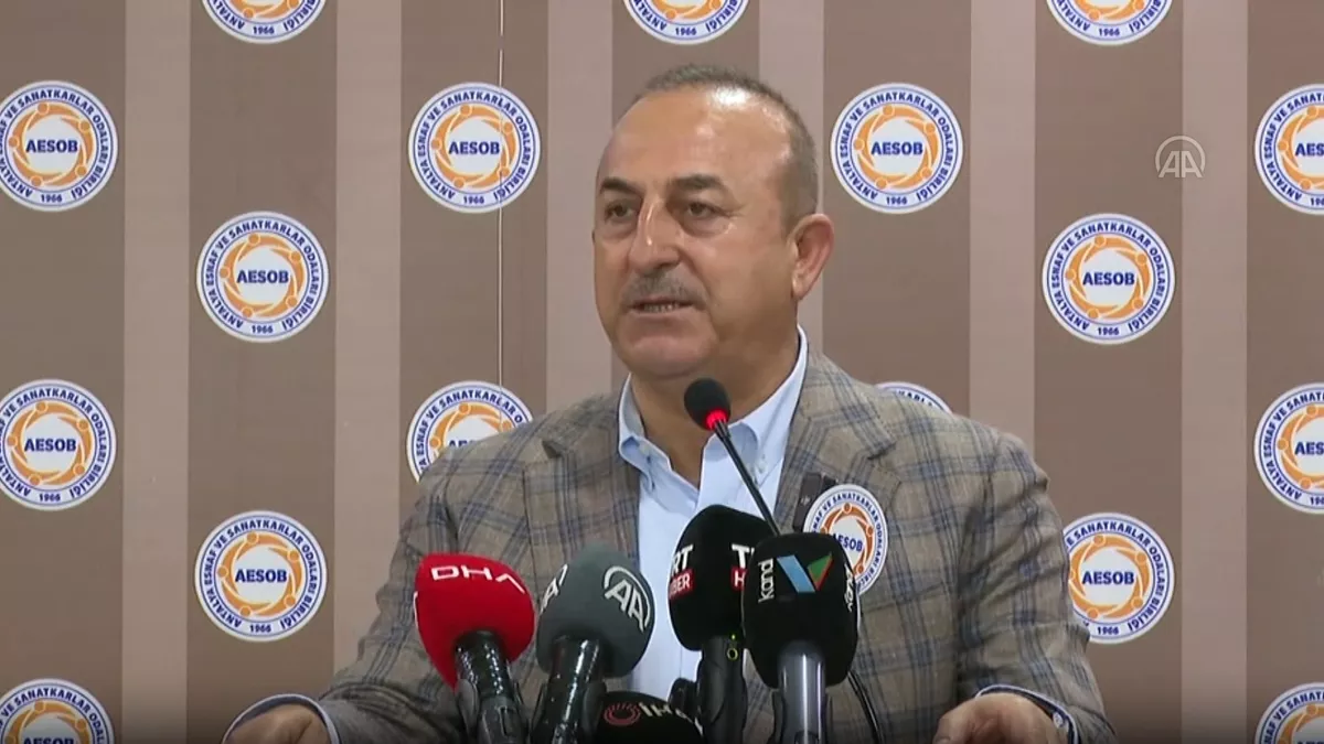 Bakan Çavuşoğlu'ndan Sudan açıklaması: Dün gece büyükelçiliğimiz çalışanlarını bir operasyonla çıkardık