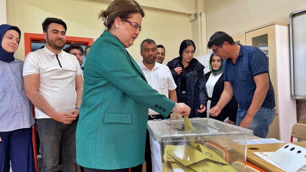 Bakan Yanık: Osmaniye'de Cumhur İttifakı'nın ezici çoğunlukta olduğunu buradan görüyoruz