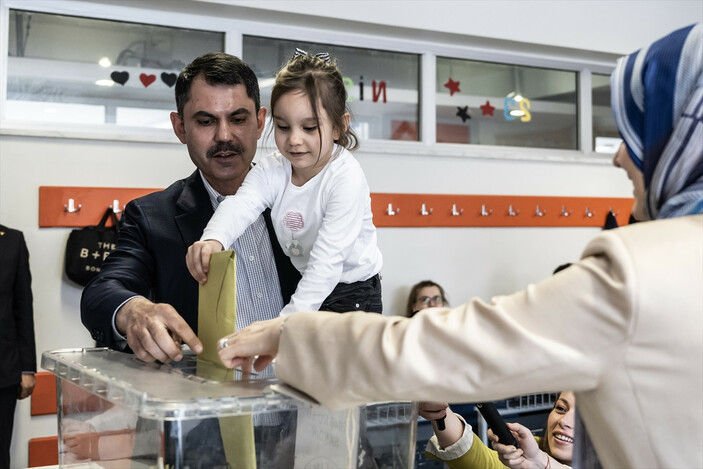 Çevre, Şehircilik ve İklim Değişikliği Bakanı Murat Kurum oyunu İstanbul'da kullandı