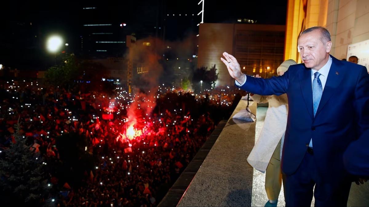 Cumhurbaşkanı Erdoğan'dan bir ilk! Balkon konuşmasının yeri değişti