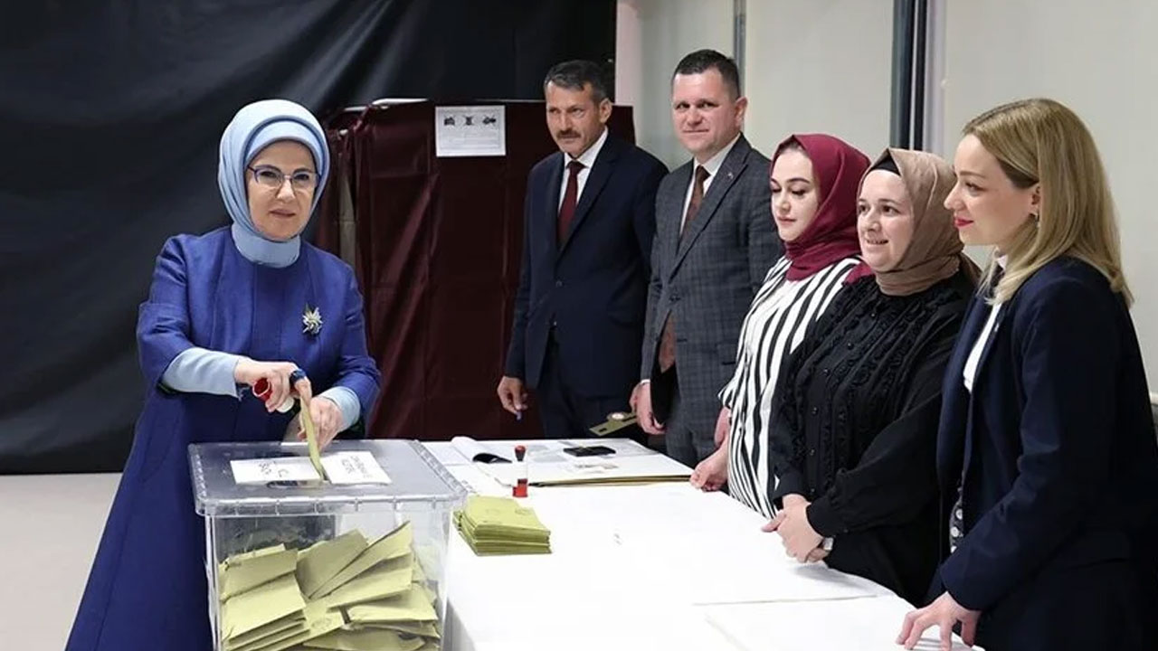 Emine Erdoğan'dan, seçim paylaşımı