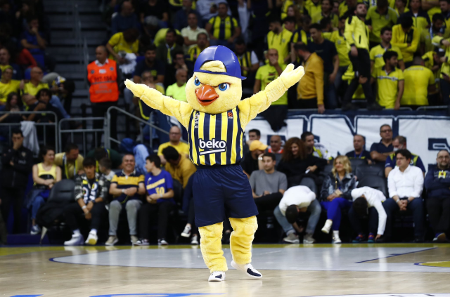 fenerbahce-nin-maskotu-yellow-olympiakos-un-15870545_1493_m