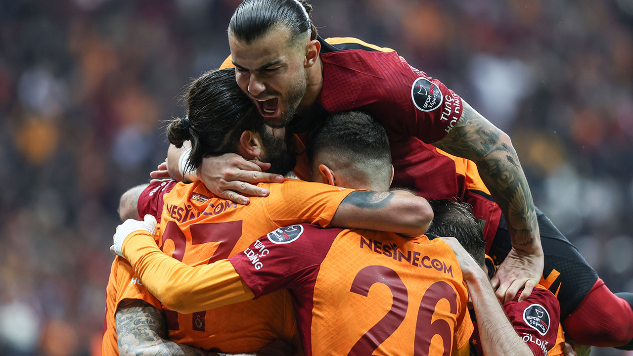 Zirve yarışında kritik 3 puan! Galatasaray, Başakşehir'i tek golle geçti