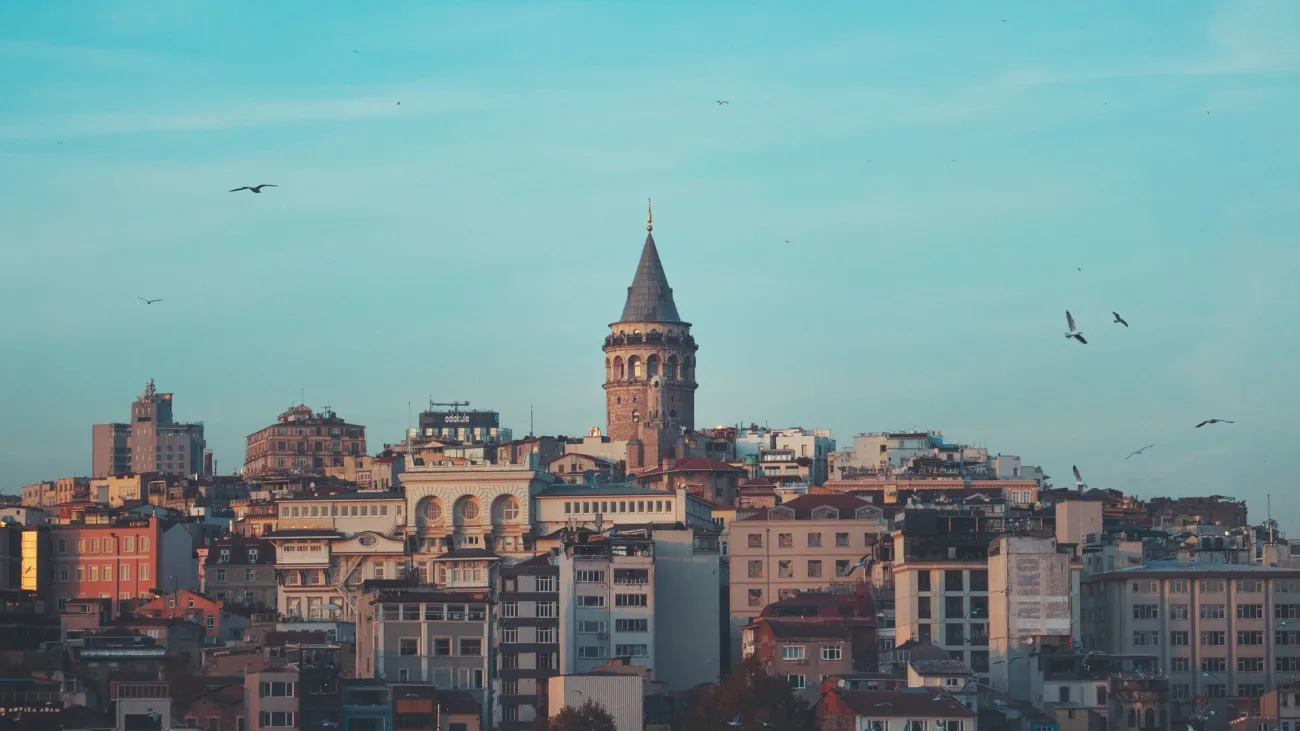 Tarihi şehri gezerken çoğu zaman aklımıza takılır... İstanbul'un semtlerinin ismi nereden geliyor?