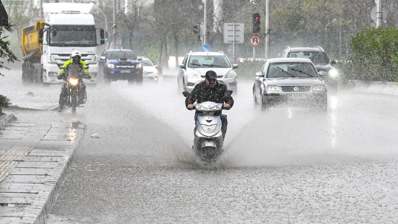 Meteoroloji'den sağanak ve fırtına uyarısı