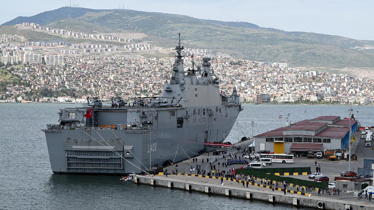 TCG Anadolu, İzmir'de 149 bin 865 kişiyi ağırladı