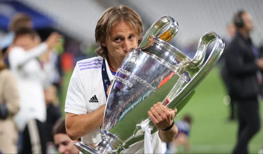 Ve yeni sezonun ilk transferi! Luka Modric'ten 1 yıllık imza