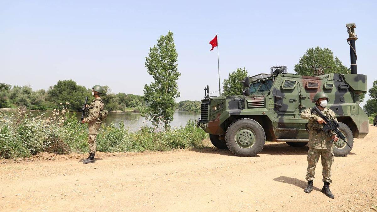 Yunanistan'a yasa dışı yollarla geçmeye çalışan 3'ü FETÖ'cü 5 kişi yakalandı