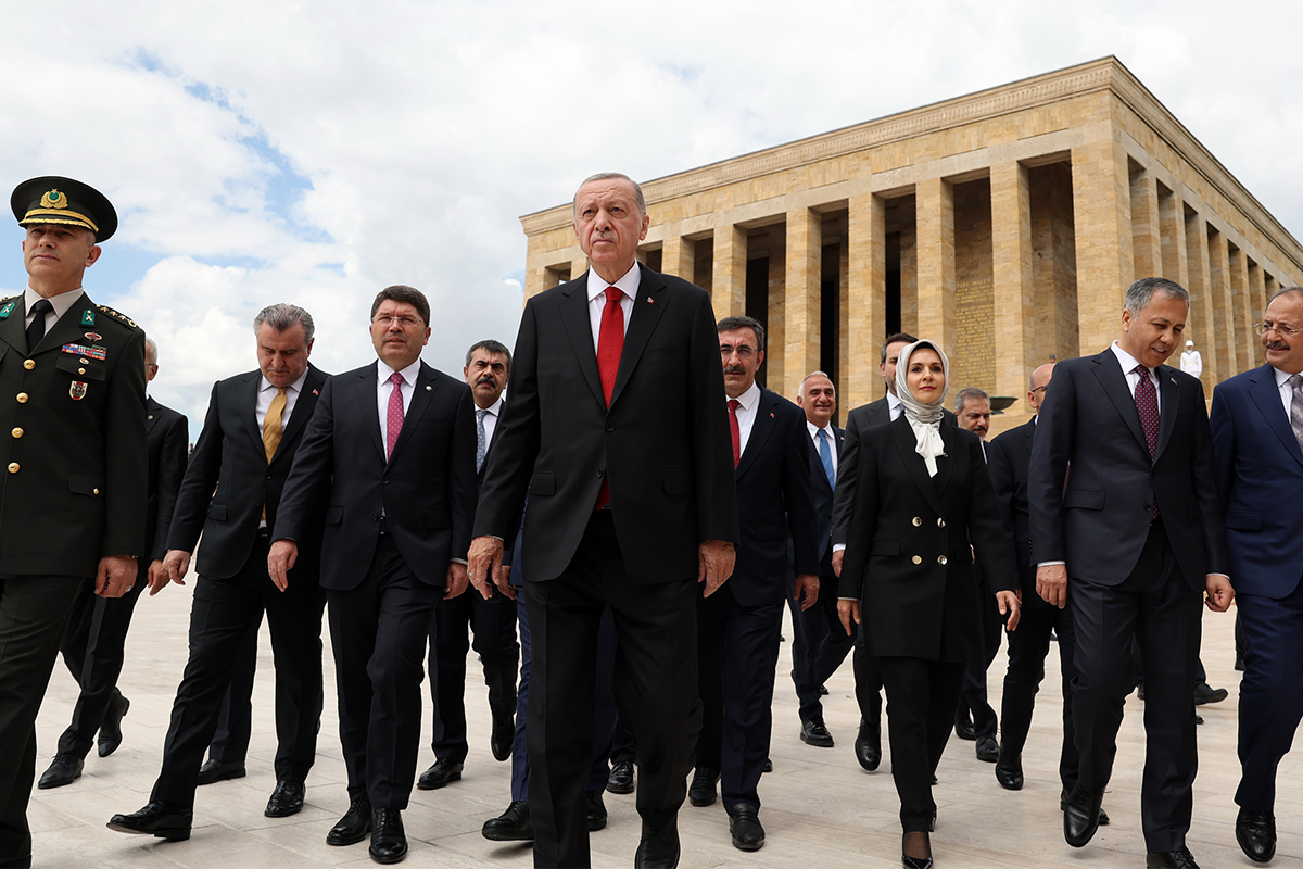 Yeni Kabine Anıtkabir'de: 85 milyonun tamamına aşkla hizmet edeceğiz