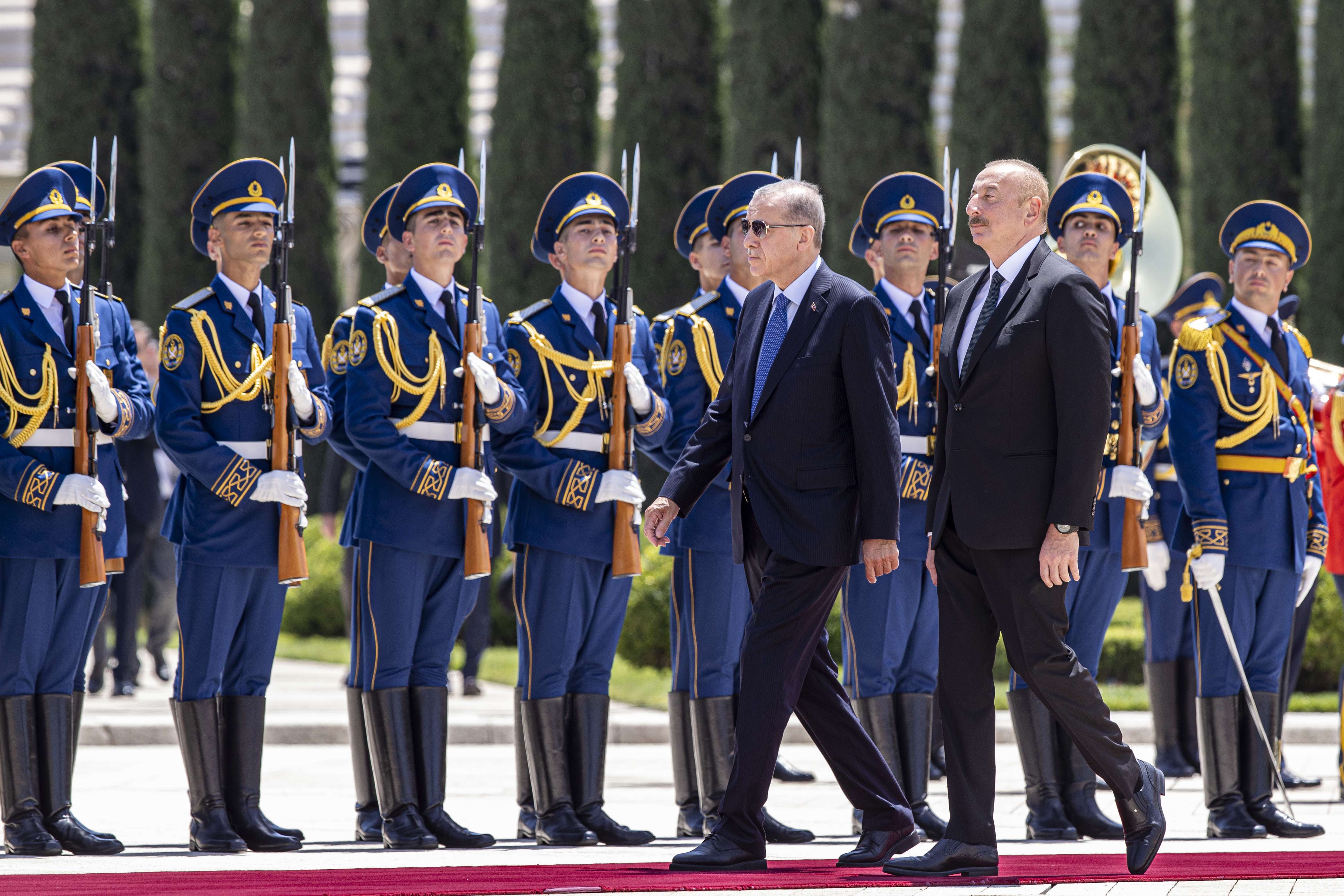 Cumhurbaşkanı Erdoğan, Azerbaycan’da resmi törenle karşılandı