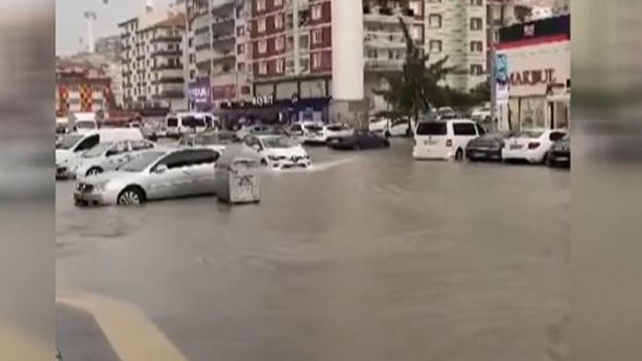 Ankara'da sağanak nedeniyle cadde ve sokaklar göle döndü