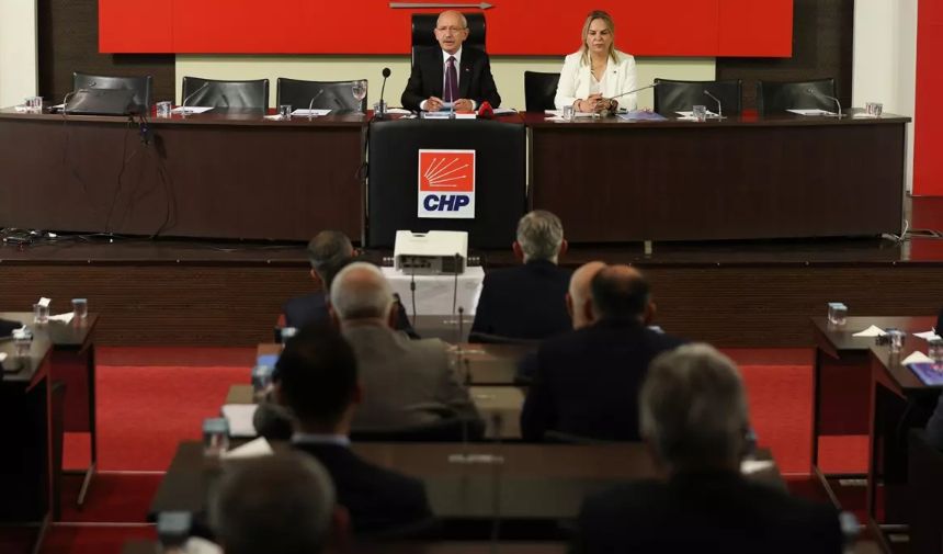 CHP toplantısında büyük kriz! Zorla imza istendi, il başkanları kazan kaldırdı