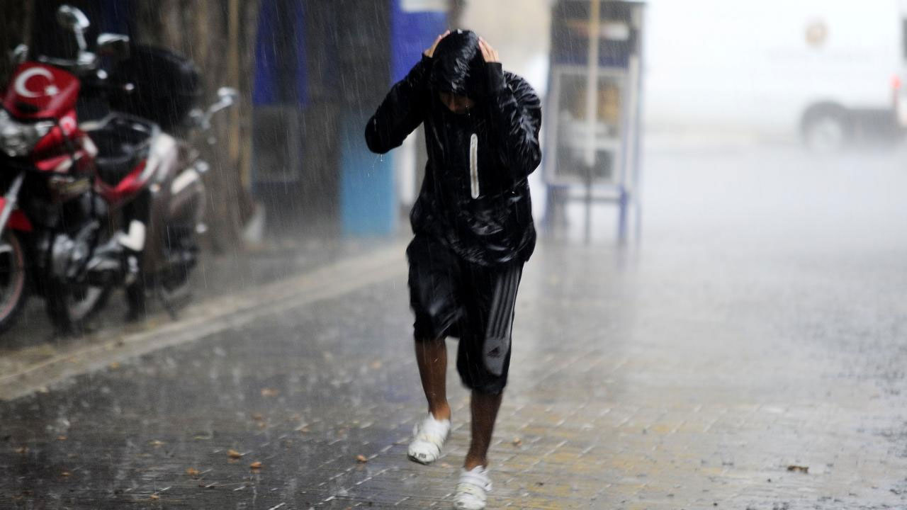 Meteoroloji'den 14 il için sarı ve turuncu kodlu uyarı: Kuvvetli yağış bekleniyor