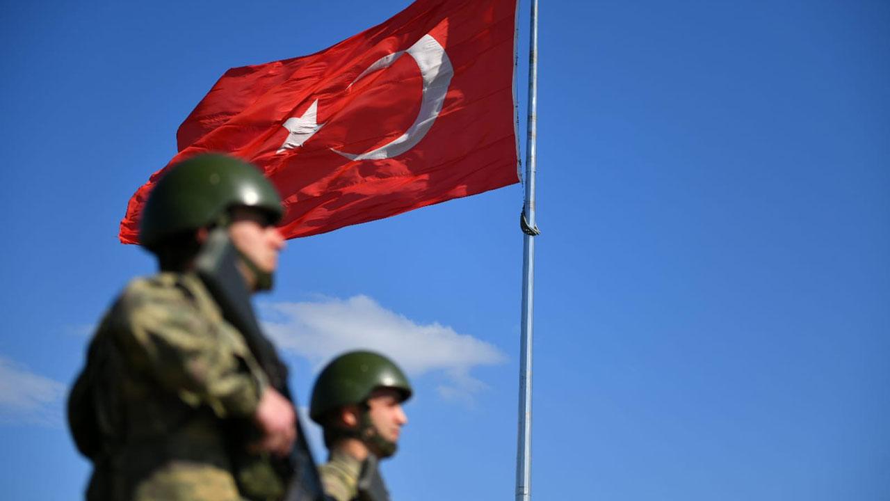 Yunanistan ve Suriye sınırında 4'ü terörist 5 kişi yakalandı