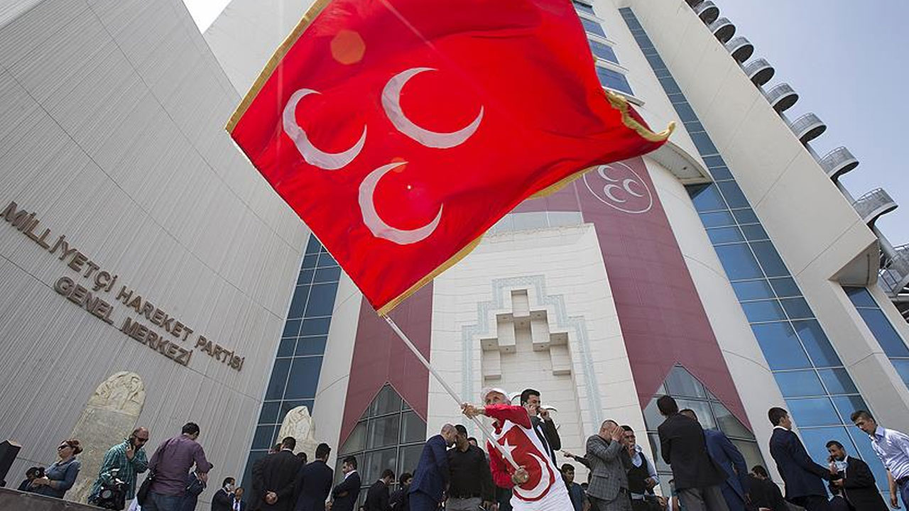 Büyükelçilik önünde protesto! MHP’den İsveç’e Kur’an-ı Kerim tepkisi: Hadsizliğe sesimizi yükselteceğiz