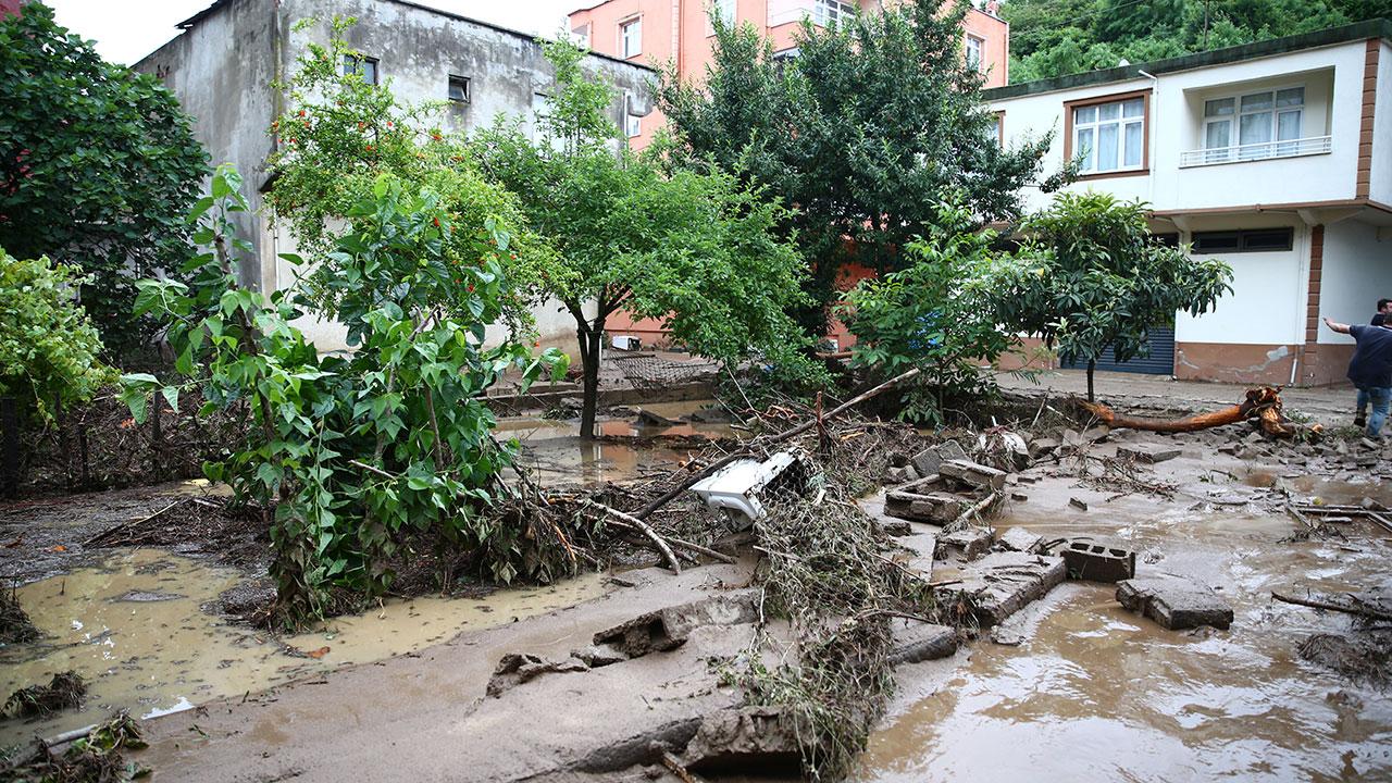 Karadeniz'de sel felaketi: 1 kişi hayatını kaybetti, 2 kişi kayıp