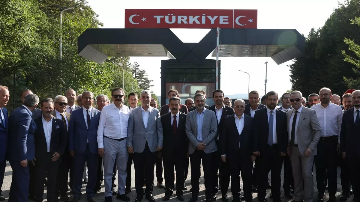 Ticaret Bakanı Ömer Bolat, Avrupa'ya açılan sınır kapılarında incelemede bulundu