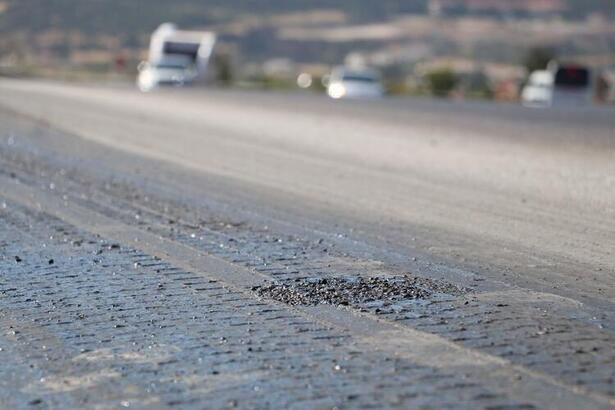 Uzmanı uyardı: Sıcak havalarda eriyen asfalt ve uçak pistlerine dikkat