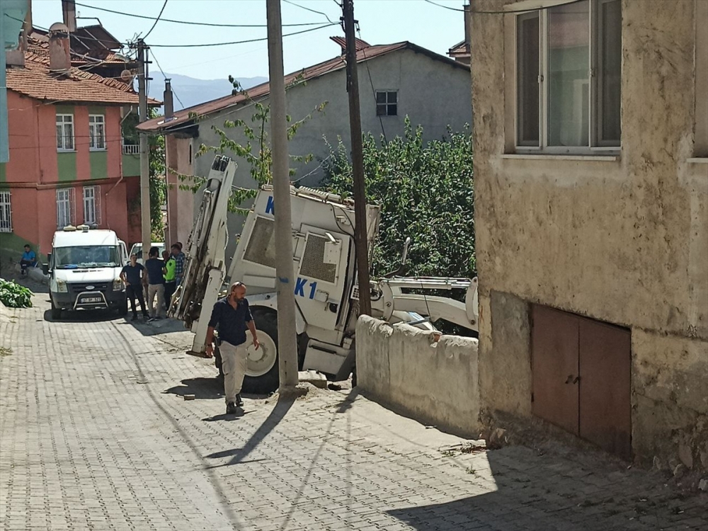 Kastamonu'da ölen polisin bahçesine gömdüğü söylenen el bombaları aranıyor